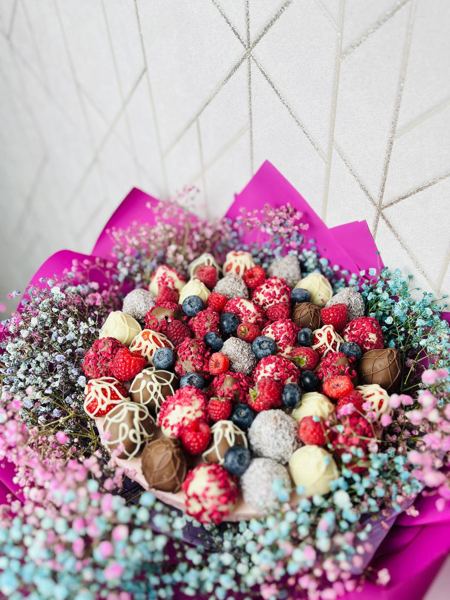 Букет «Сладкая симфония» из клубники в шоколаде NatalyCake